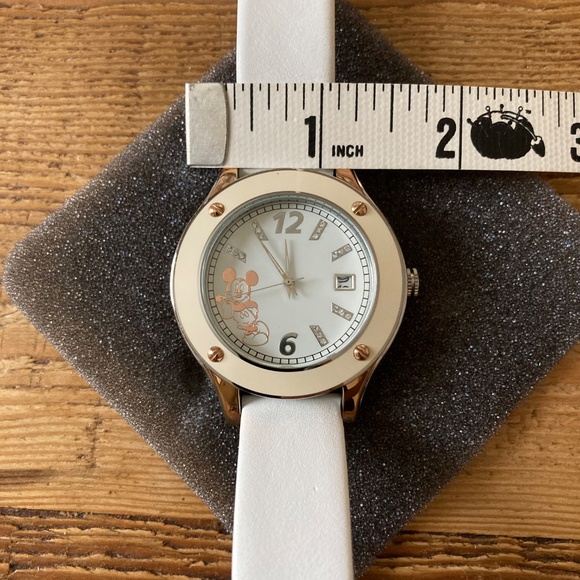 Authentic Disney Watch with Special Edition Tin - Picture 9 of 9